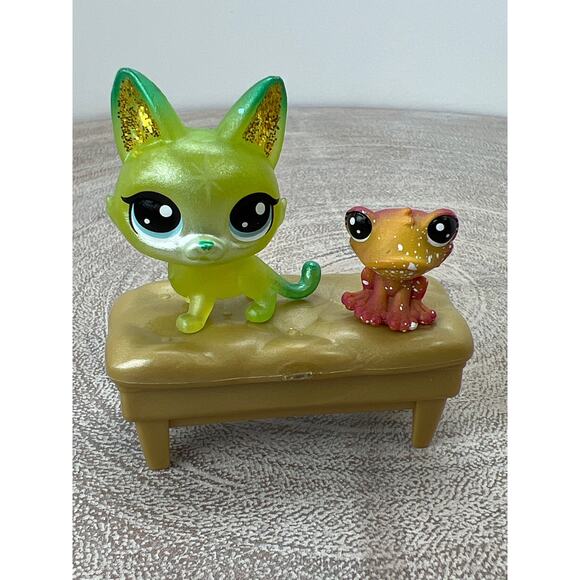 Littlest Pet Shop Other - Littlest Pet Shop Bench and Cosmic Pounce Dog and Frog Figures